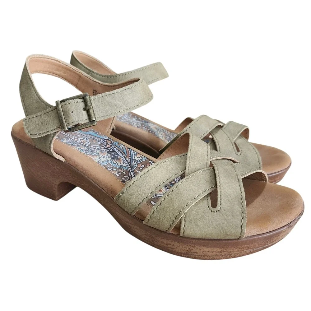 b.o.c. Platform Sandals Womens 9M Green Faux Suede Strappy Wood Grain Block Heel